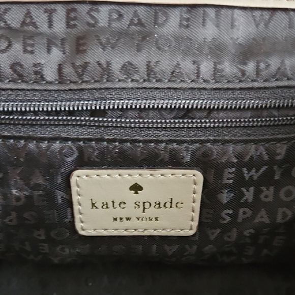 Elegant Gray Crossbody Bag - Picture 7 of 7